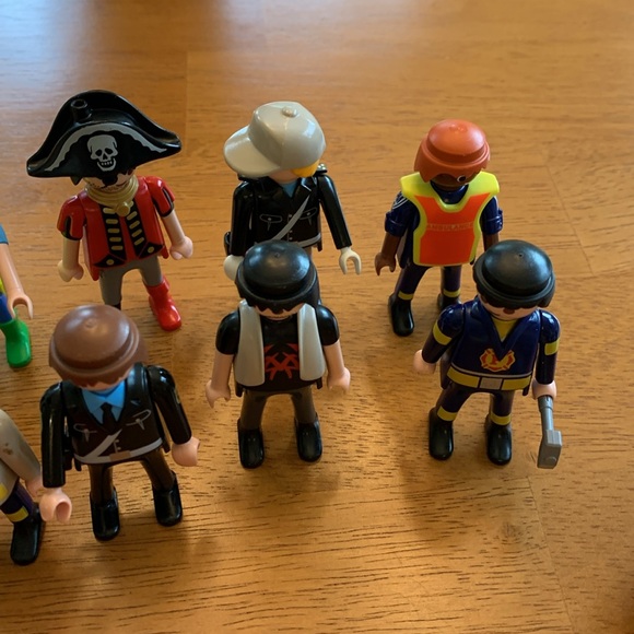 Host Pick 🎉🛍️PlayMobil Action Figures (18) & Assorted Pieces - Picture 5 of 7